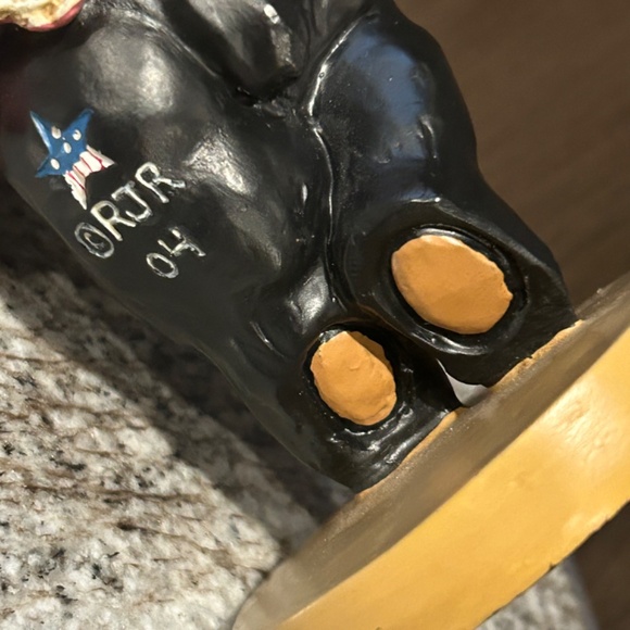 Vintage 2004 World Wide Dance Fever Black Bear Figurine by Artist Rick J Rowley - Picture 8 of 8